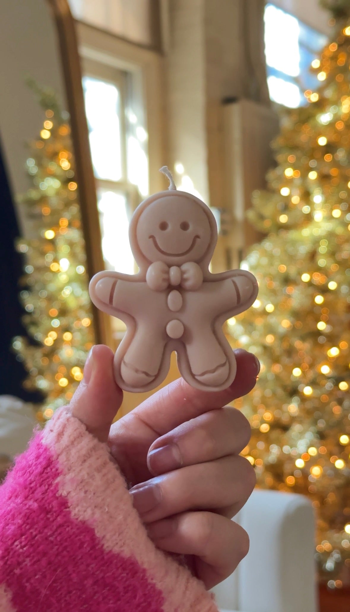 Gingerbread Person - Smiling Gingerbread Man Cookie Holiday/Christmas Aesthetic Candle