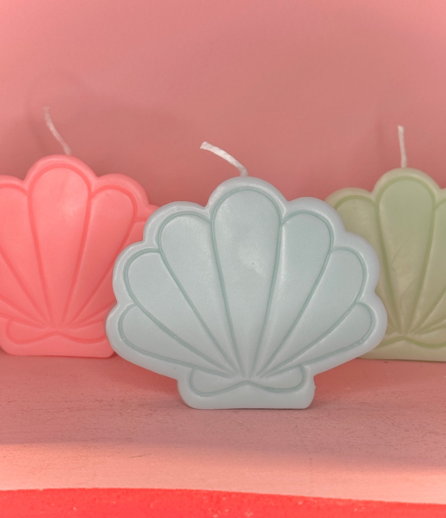 High Tide - Cartoon Style Scallop Seashell Aesthetic Candle