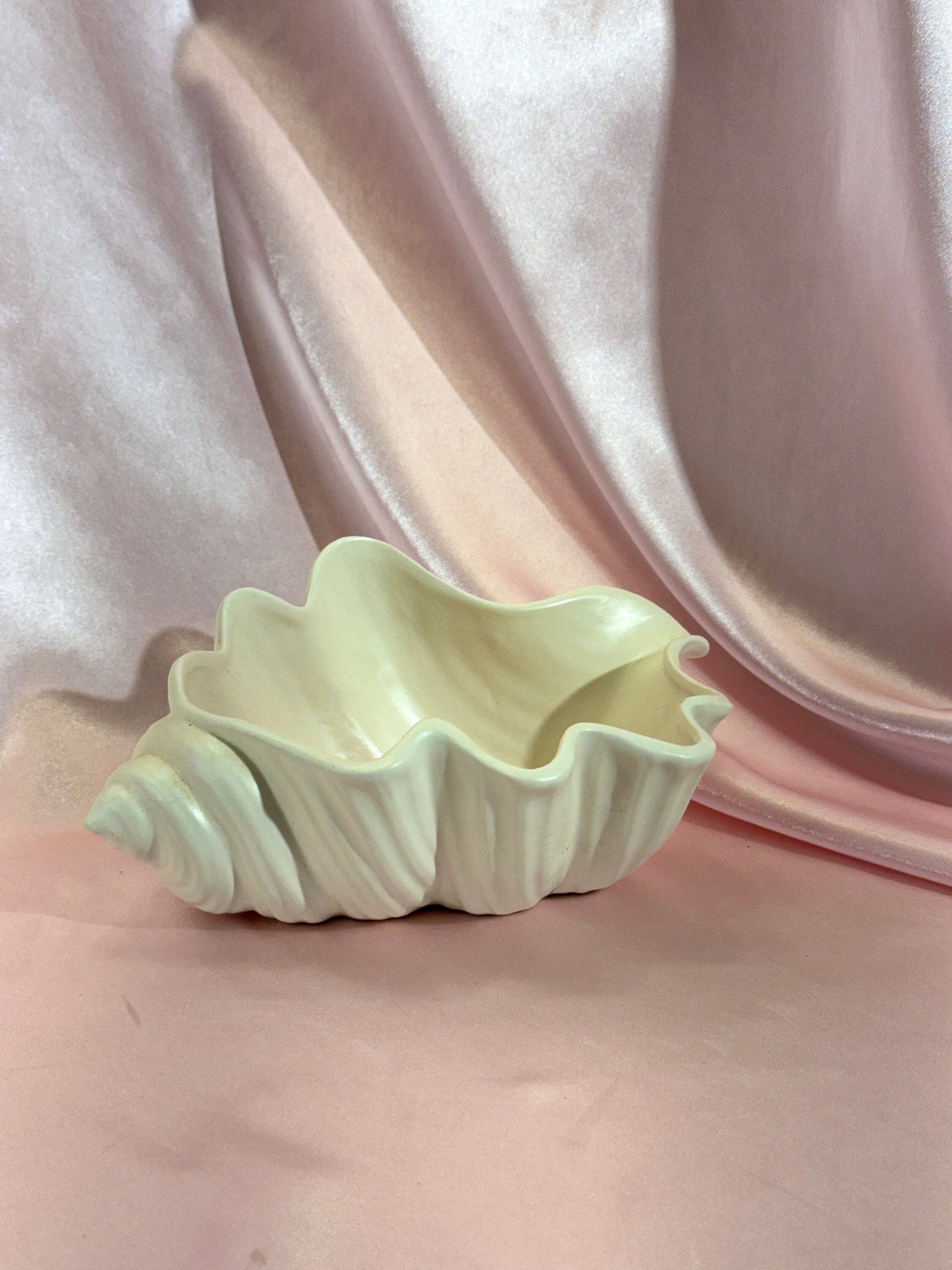 Large Vintage White Ceramic Clam Shell Bowl/Planter